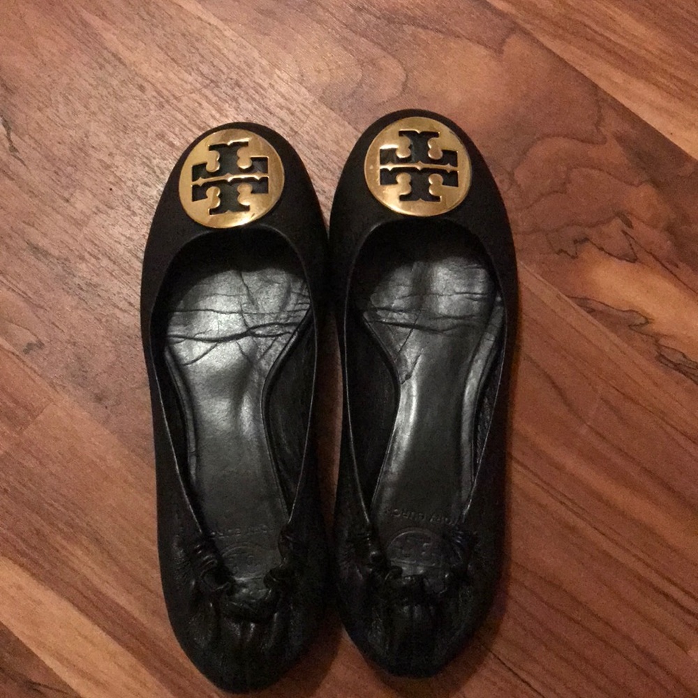 Used Tory Burch reva ballet size 7. Gently used
